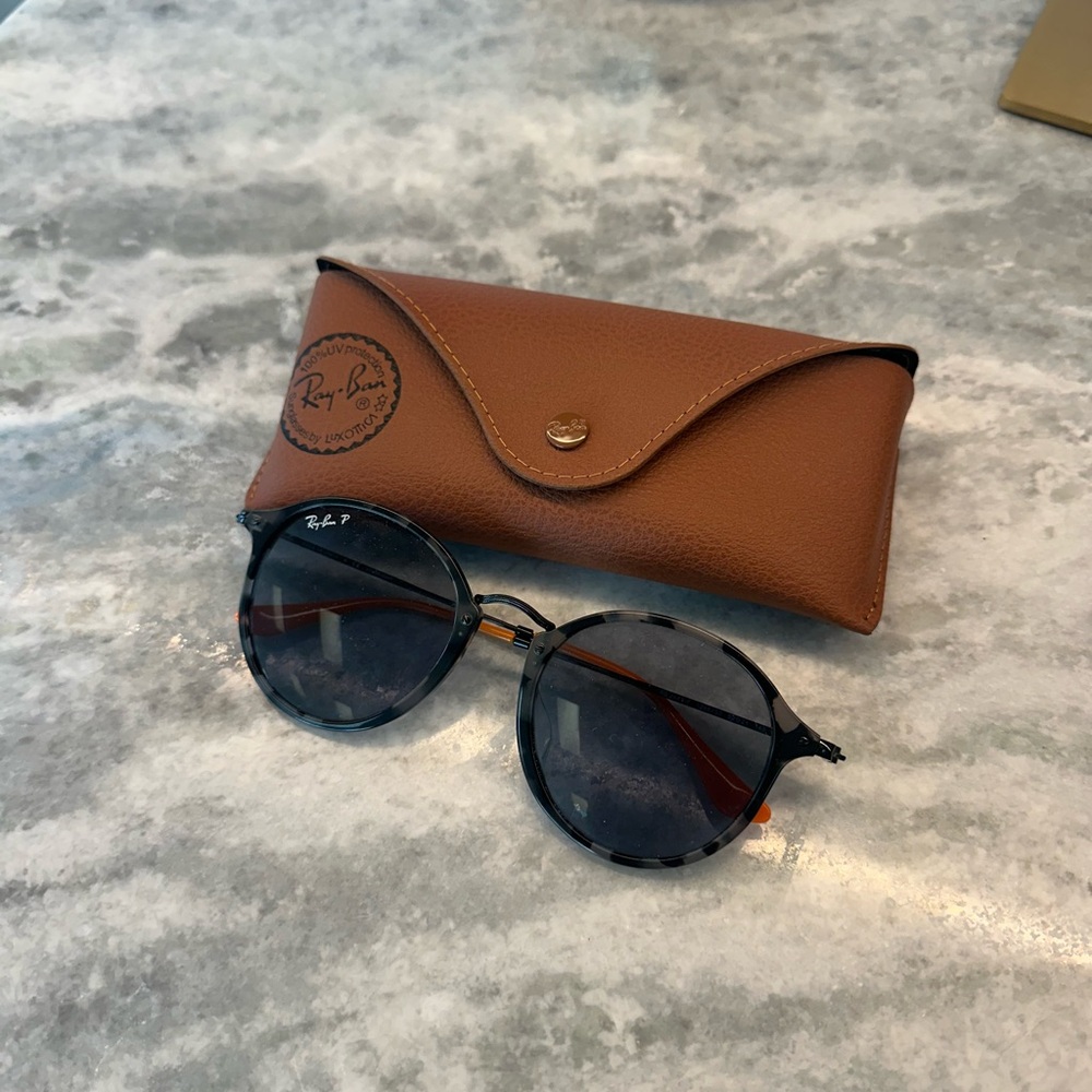 Ray-Ban Round Sunglasses and Case